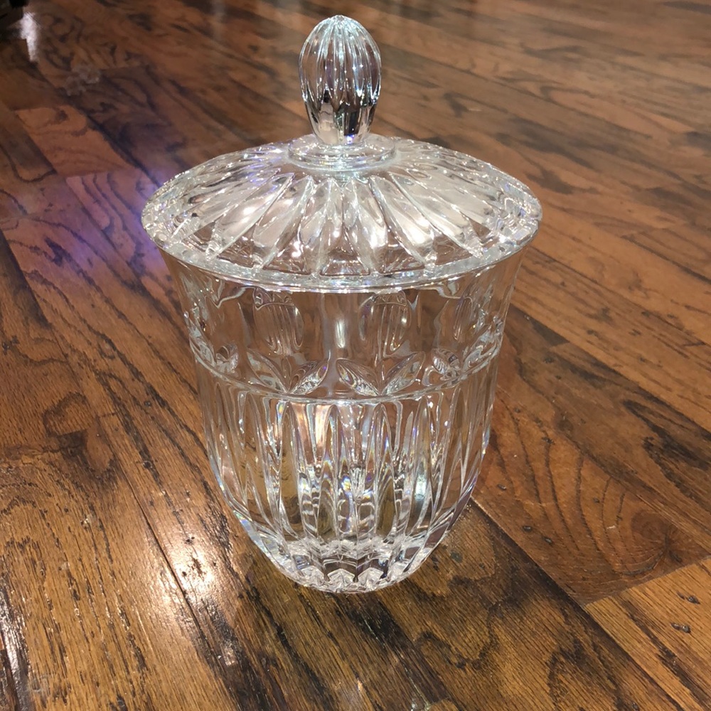 Crystal vase with lid.